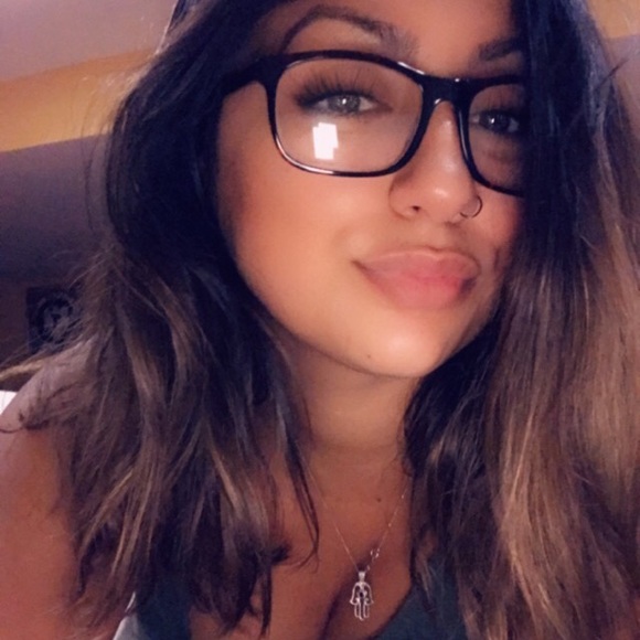 Meet your Posher, Rocio - Picture 1 of 1